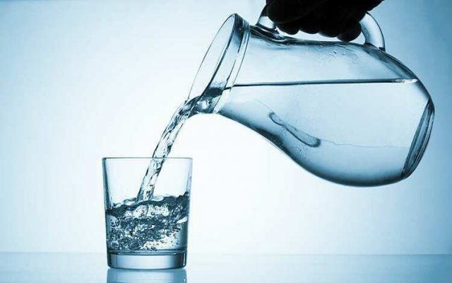Uống nước mang đến nhiều lợi ích