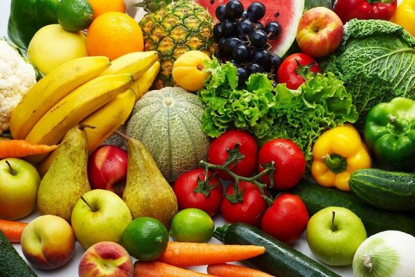 Tăng cường rau xanh và hoa quả để bổ sung vitamin cần thiết cho da